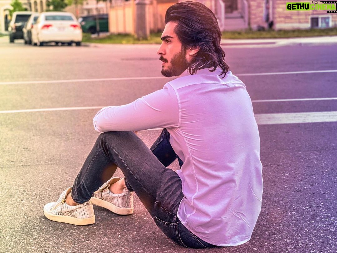 Haroon Kadwani Instagram - The 5W’s - who, what, where, when and why.