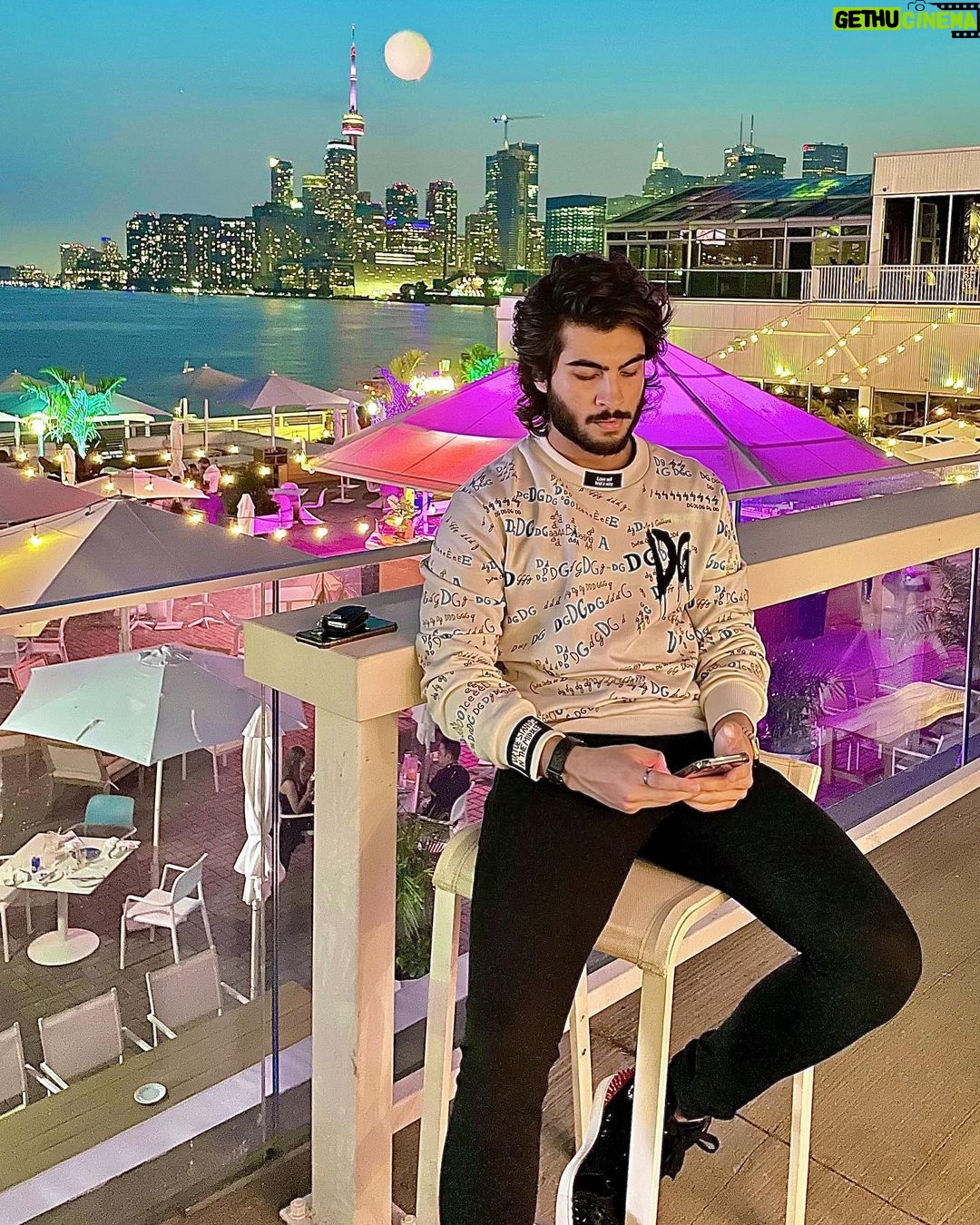 Haroon Kadwani Instagram - take a seat, don’t panic 💥