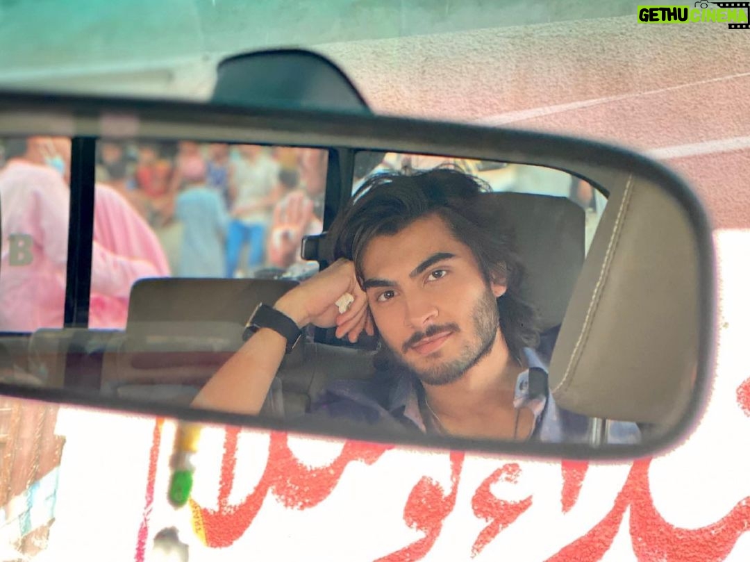 Haroon Kadwani Instagram - ھمیں تم سے پیار کتنا ۔۔۔