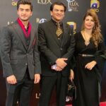 Haroon Kadwani Instagram - Candid indeed 🌟 #GeoPresents #18thLuxStyleAwards #LuxStyle2019 #HappeningRightNow #SuitUp #LookBook #Film #TV #Awards #StarStuddedNight #LSA2019 #Candid #OOTD @abdullah.kadwani @luxstylepk @harpalgeotv Karachi, Pakistan