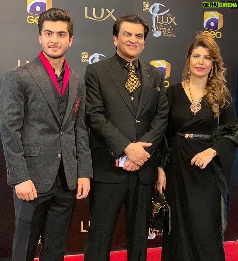 Haroon Kadwani Instagram - Candid indeed π #GeoPresents #18thLuxStyleAwards #LuxStyle2019 #HappeningRightNow #SuitUp #LookBook #Film #TV #Awards #StarStuddedNight #LSA2019 #Candid #OOTD @abdullah.kadwani @luxstylepk @harpalgeotv Karachi, Pakistan
