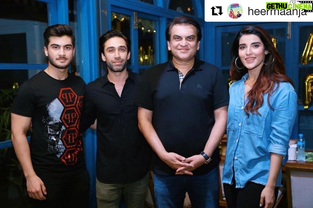 Haroon Kadwani Instagram - #Repost @heermaanja @geofilms_geo ・・・ #HeerMaanJa’s leading lady of the night #HareemFarooq with friends and colleagues from the fraternity‼️☺️ - #IRKFilms | #ArifLakhaniFilms| #GeoFilms|#DistributionClub| #HareemFarooq|#AliRehmanKhan| #FaizanShaikh