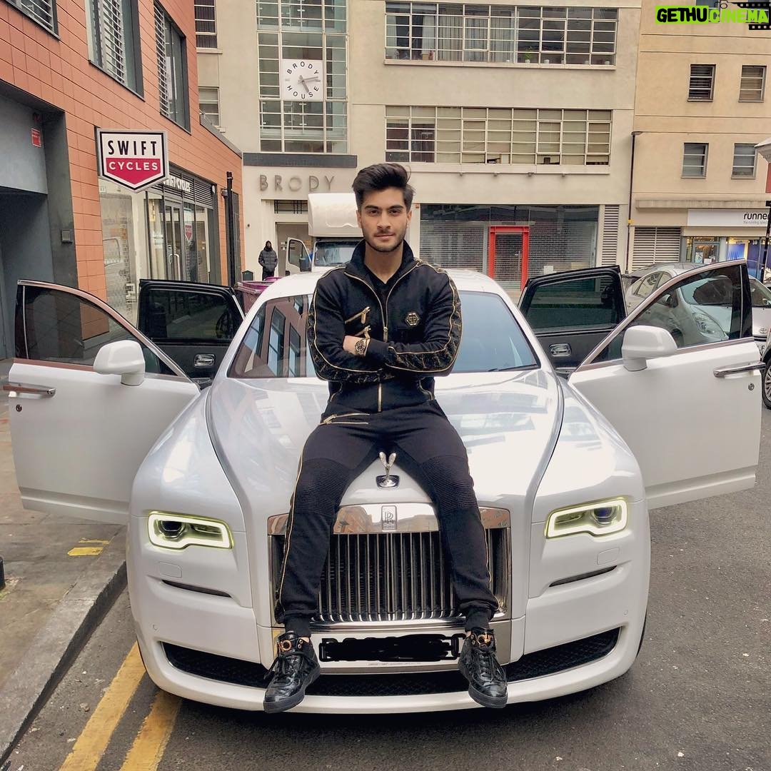 Haroon Kadwani Instagram - Wont ever get enough of this masterpiece. #RR04 #RollsRoyceGhost #TheGhost #RRG #Rolls #RollsRoyce London, United Kingdom