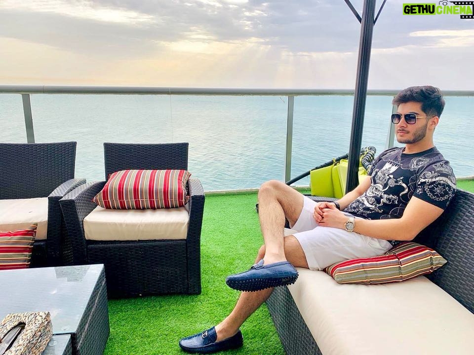 Haroon Kadwani Instagram - A quick stop in UAE 🇦🇪☀️ Ras al Khaima
