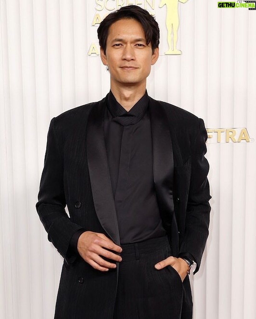 Harry Shum Jr. Instagram - James Hong. 94. Wow. Speech was 💯 and feeling like 1001 last night. Thank you @everythingeverywheremovie for letting the 🦝 and I along for the ride. History made with the best group of friends. Got to help make the statutes a few years back 🔨 so it all feels bageleeeeee. Amazing to witness @thejameshong give the most incredible @sagawards speech with several mic drops in between 🙏🏼 THANK YOU to all the @sagaftra members who voted for this fam!!! (my crop game is zero tho 🤦🏻♂️) Stylist: @warrenalfiebaker Suit: @giorgioarmani Kicks: @jimmychoo Watch: @omega Fairmont Century Plaza