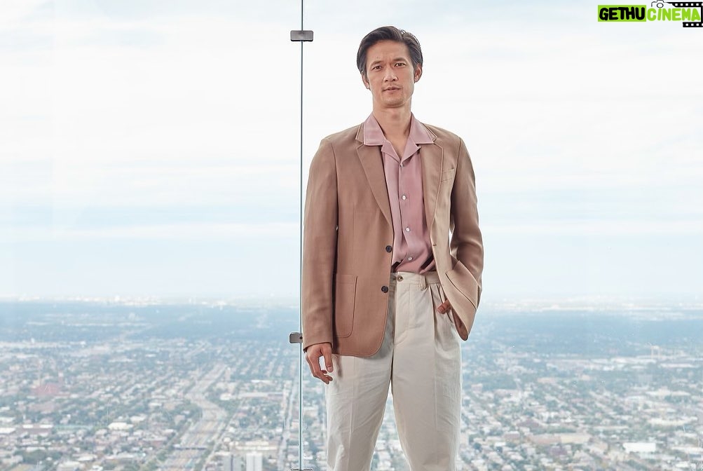 Harry Shum Jr. Instagram - One thousand five hundred and fifty three feet up high on the @skydeckchicago before tonight’s #chifilmfest premiere! This is the same tower where they filmed Ferris Bueller - so we couldn’t resist. Scroll through ➡️ #broadcastsignalintrusion @darkskyfilms Chicago, Illinois