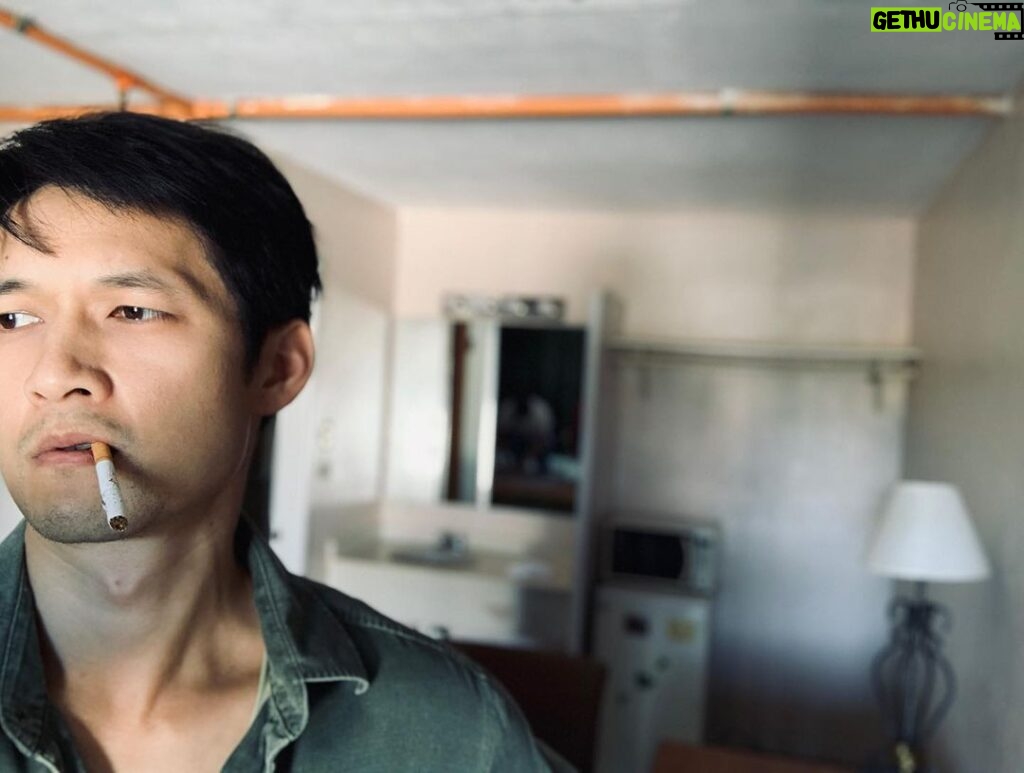 Harry Shum Jr. Instagram - Thank you to all the brave ones for watching and sharing your crazy theories! Swipe for proof that we weren’t short of any fun while making our little thriller. BTS for BSI #BroadcastSignalIntrusion Available NOW to buy or rent on @amazonprimevideo @appletv @fandango and other digital platforms. @jacobgentry @itskelleymack @darkskyfilms