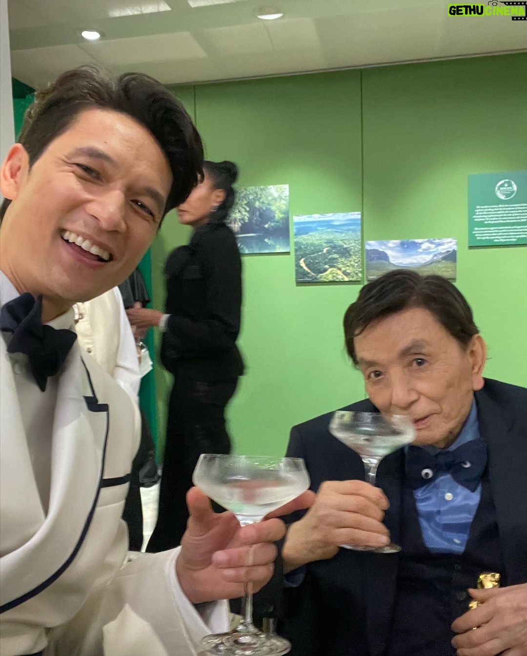 Harry Shum Jr. Instagram - I had the pleasure of hanging with @thejameshong @theacademy who is now my fav grandpa. From his googly eyed tux, to dancing for the crowd, to him whispering in my ear to cradle him and sing him a lullaby during an interview, to having @samuelljackson fanboying over him on how he is going to catch up to his IMDB filmography count, to him eating his self packed sandwich and pre-cut apples during the ceremony, to sipping on a martini (that he went to the bar and ordered himself) and to finally seeing him with an Oscar just made my damn night. He’s a national treasure. 94 and living his best life.