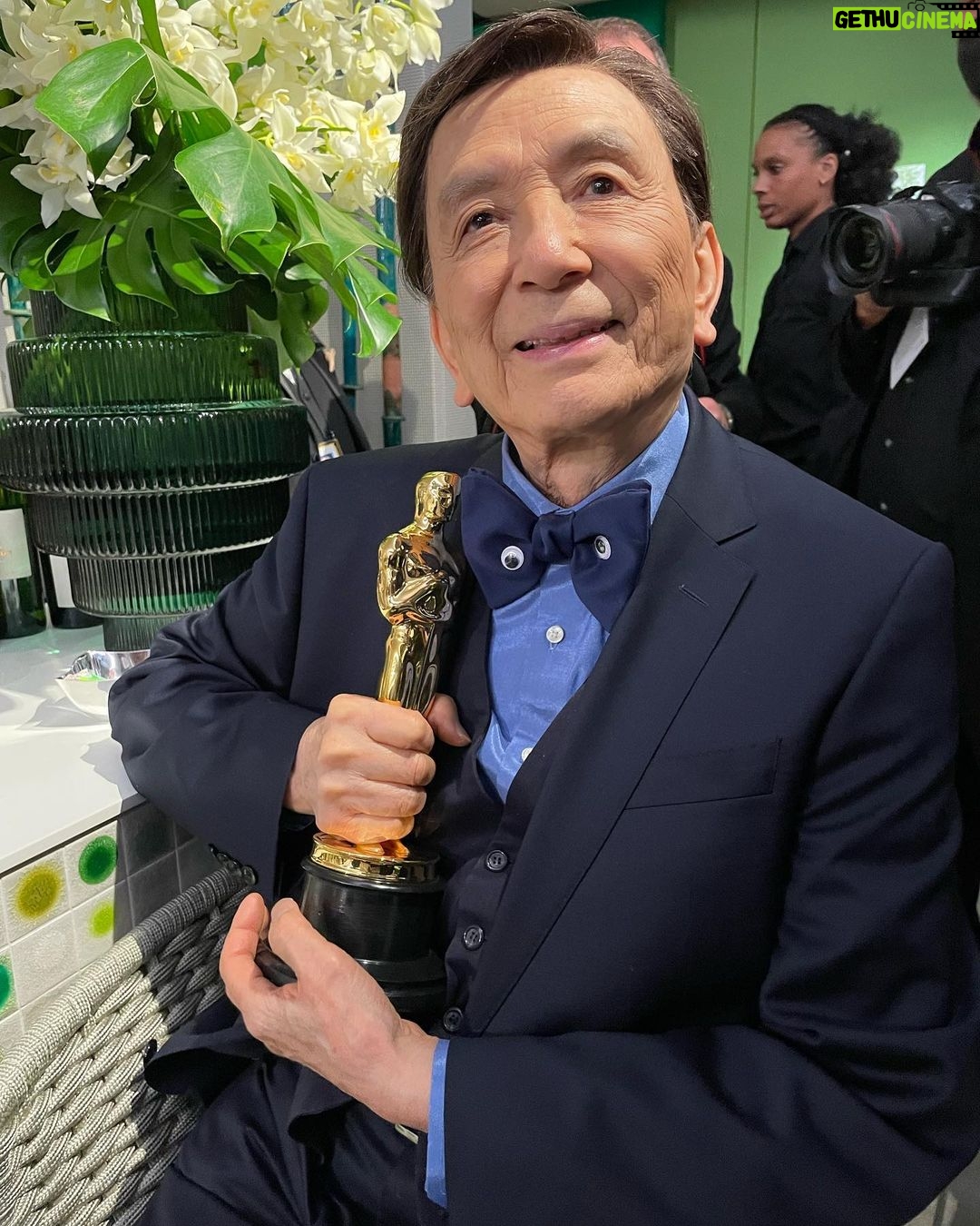Harry Shum Jr. Instagram - I had the pleasure of hanging with @thejameshong @theacademy who is now my fav grandpa. From his googly eyed tux, to dancing for the crowd, to him whispering in my ear to cradle him and sing him a lullaby during an interview, to having @samuelljackson fanboying over him on how he is going to catch up to his IMDB filmography count, to him eating his self packed sandwich and pre-cut apples during the ceremony, to sipping on a martini (that he went to the bar and ordered himself) and to finally seeing him with an Oscar just made my damn night. He’s a national treasure. 94 and living his best life.