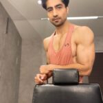 Harshad Chopda Instagram - Why do I feel like a fool 🤷🏻‍♂️🤷🏻‍♂️🤷🏻‍♂️ Happy fools day ! P.s- one fool makes many 😎