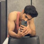 Harshad Chopda Instagram - Why do I feel like a fool 🤷🏻‍♂️🤷🏻‍♂️🤷🏻‍♂️ Happy fools day ! P.s- one fool makes many 😎
