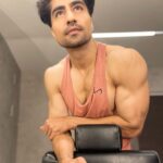 Harshad Chopda Instagram - Why do I feel like a fool 🤷🏻‍♂️🤷🏻‍♂️🤷🏻‍♂️ Happy fools day ! P.s- one fool makes many 😎