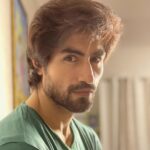 Harshad Chopda Instagram - Let’s break the break with a green. #headshot #selfportrait #selfportraitphotography #noeditnofilter #gotlucky #trialanderror #adventurous #journey #of #selfdiscovery #consistent #directed #selfmotivated #efforts #consistentdirectedselfmotivatedefforts Mumbai, Maharashtra