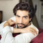 Harshad Chopda Instagram - Either treat others the way you want to be treated or treat others the way you treat yourself. #selfportrait #nofilter #noedit #becompassionate #equality #bebetter #behuman #unfiltered #thoughts #consistent #directed #selfmotivated #efforts #consistentdirectedselfmotivatedefforts Mumbai, Maharashtra