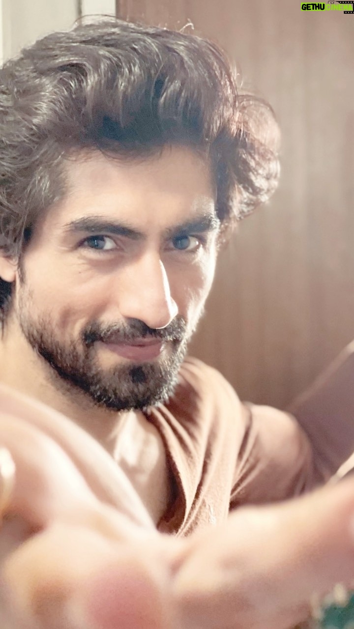 Harshad Chopda Instagram - Second of the day! Last for the week! #selfportrait #doityourself #diy #newreel #reelsinstagram #reelitfeelit #reelsindia #reelkarofeelkaro #babel #consistent #directed #selfmotivated #efforts #consistentdirectedselfmotivatedefforts