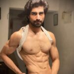 Harshad Chopda Instagram - In the virtual world ‘demand creates its own supply’ (new law of Instanomics) P.s- the result is here , the process is there( @cdselife ) #bodyshot #aspromised #thisaccount #wontbethesame #ificanyoucantoo #quarantineworkout #results #thebest #wayto #helphumanity #is #breakthechain #selfportrait #doityourself #consistent #directed #selfmotivated #efforts #consistentdirectedselfmotivatedefforts Mumbai, Maharashtra