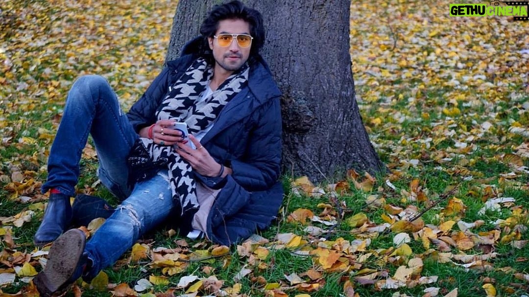 Harshad Chopda Instagram - Add 1 to 99 it becomes 100. Add 1 to 19 it becomes 20. May this year be like this 1 which moves our lives towards being whole. May we are needed, wanted and required wherever we go. May peace, luck and prosperity always follow. This is what I wish for you and me. Happy new year.