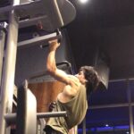 Harshad Chopda Instagram - #onearmpullup Mumbai, Maharashtra