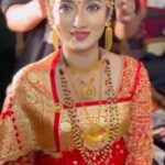 Harshika Poonacha Instagram – #Bride me ❤️ The beautiful #brides after me came back to full sleeved blouses and opted for proper #bottupodiya and the colour red . Happy to be bringing a positive change 💕 
Keeping #traditions alive 🥰
.
.
#kodavathi #kodava #culture 😘