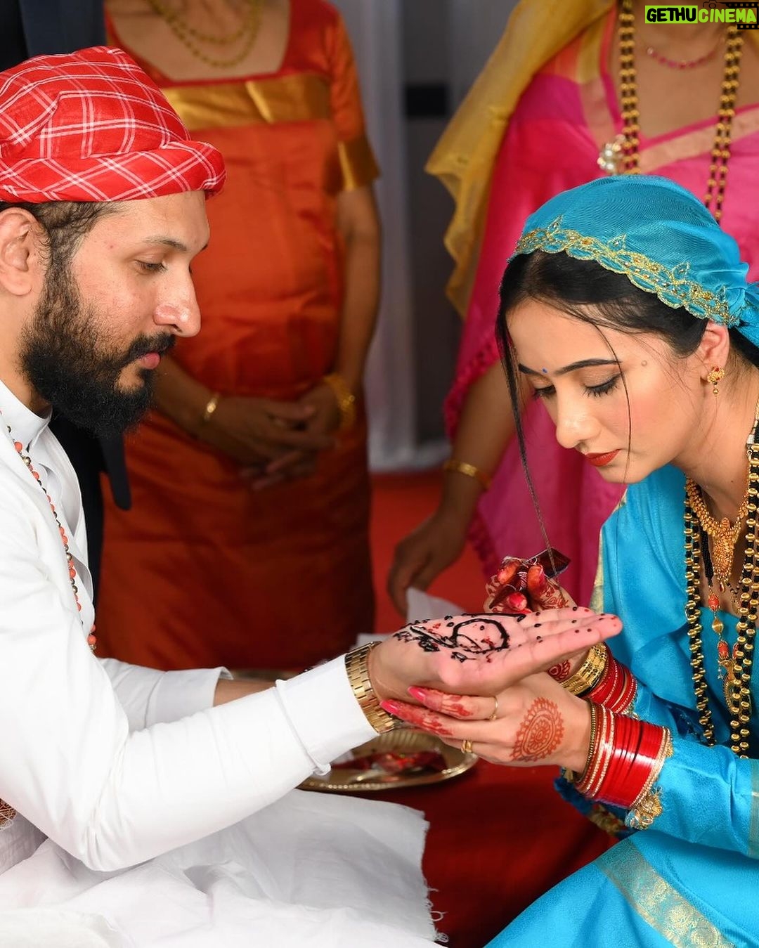 Harshika Poonacha Instagram - Celebrating two shades of life , Celebrity life & personal ❤️ This is my personal life , Brother in law gets hitched 💕💕💕 #family #wedding #new #responsibility as a #sisterinlaw 🥰 . . . MUH @aksh.artistry 💕 Madikeri Cauvery Hall