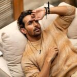 Harshvardhan Rane Instagram – Chai ka flavour is all about timing ☕️

Photo @abhitakesphotos 
Hair & make up @juveria_k
Styled @lakshetamodgil
Location courtesy @one8.commune
Agency @dcatalent