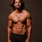 Harshvardhan Rane Instagram – मेहनत करो,
मगर प्यार से.
📸 @amitkhannaphotography
Styling @juhi.ali @cava_athleisure
💇🏻♂️ @shrikant_gawali
(Shot on 10th May 2023)