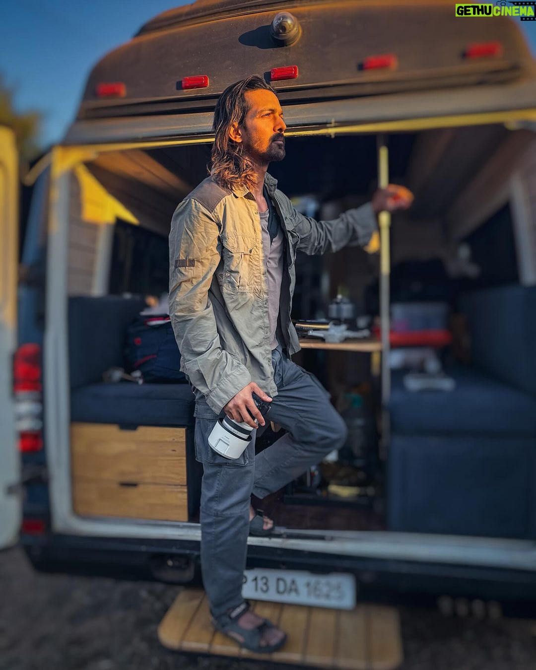 Harshvardhan Rane Instagram - The whole country becomes my home, no cement, no bricks. #VanLife #Unchained