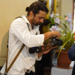 Harshvardhan Rane Instagram - Congratulations Omar and Rohini 👰🏻‍♀️🤵🏻‍♂️

Was the official photographer for my sisters wedding from our side :)

Glad i carried another shirt for the reception 😅

The jacket i wore in the reception is from Sanam Teri Kasam! (its the only black formal blazer i own)

Will show you the pictures of the wedding tomorrow!