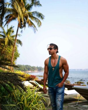 Harshvardhan Rane Instagram - In goa for a very special reason 🌴

Will tell you guys tomo or day after 🤗♥️

#happydussehra