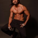 Harshvardhan Rane Instagram – मेहनत करो, 
मगर प्यार से.

📸 @amitkhannaphotography 
Styling @juhi.ali @cava_athleisure 
💇🏻‍♂️ @shrikant_gawali 

(Shot on 10th May 2023)