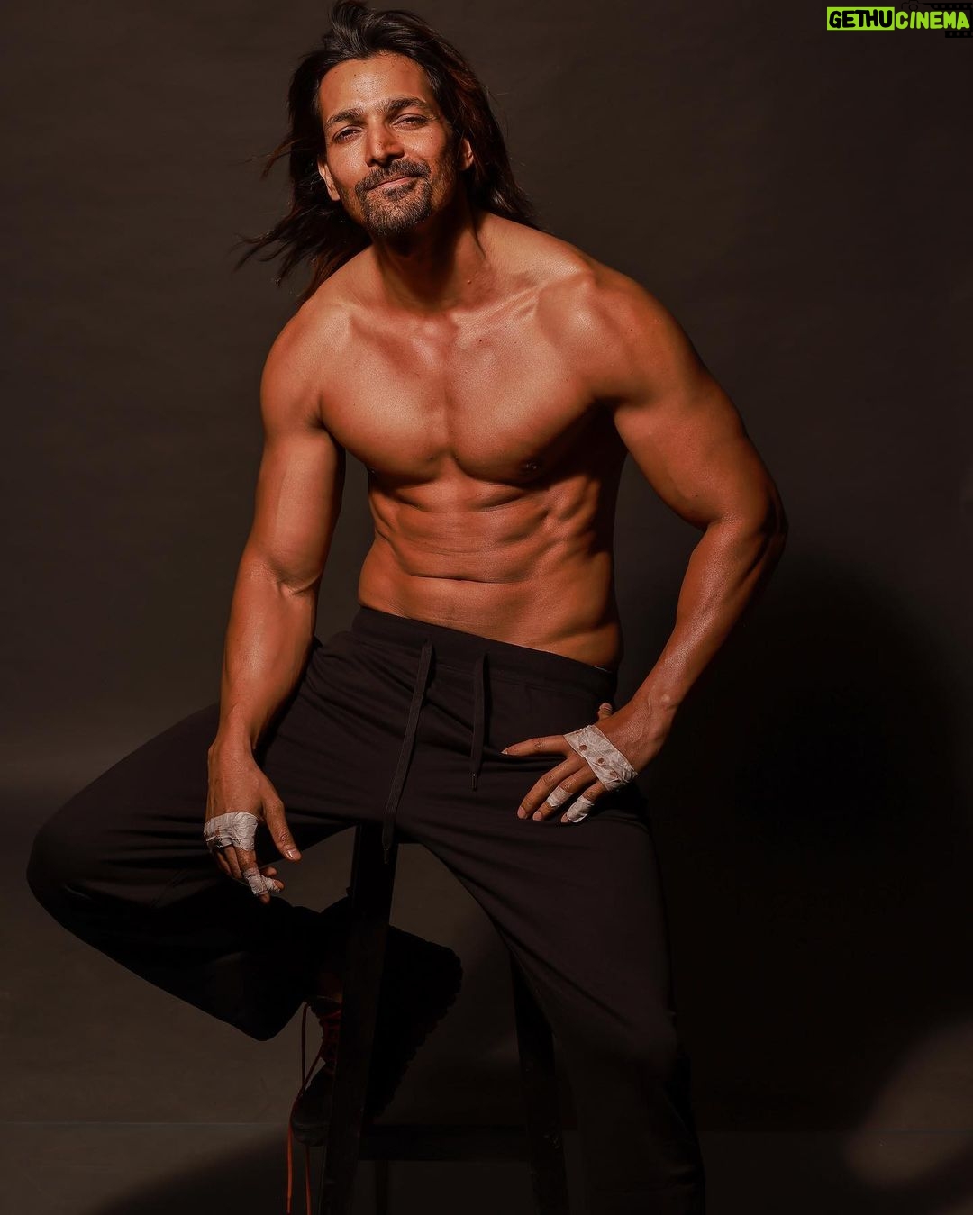 Harshvardhan Rane - 464.8K Likes - मेहनत करो,
मगर प्यार से.
📸 @amitkhannaphotography
Styling @juhi.ali @cava_athleisure
💇🏻♂️ @shrikant_gawali
(Shot on 10th May 2023)