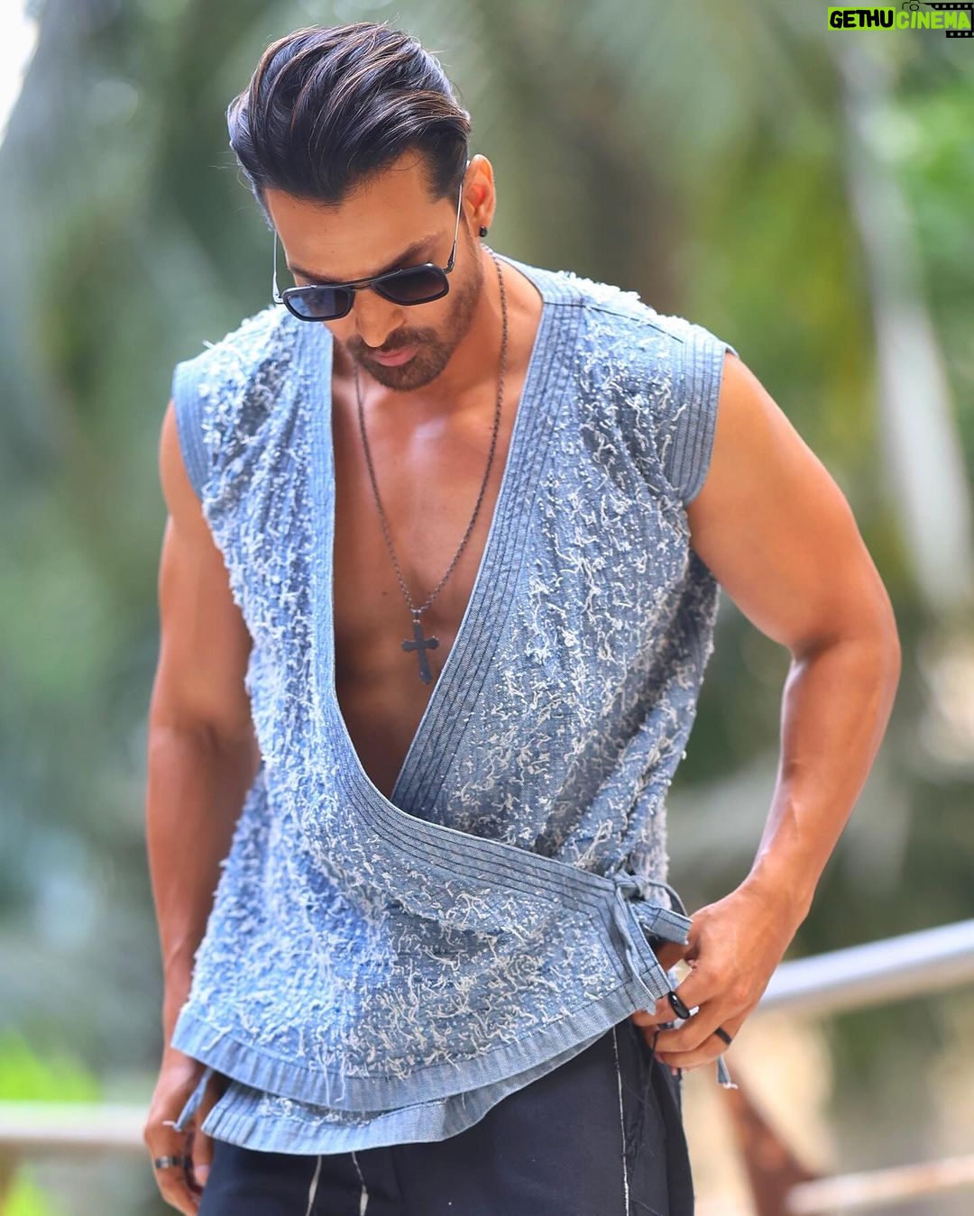Harshvardhan Rane Instagram - Thank you @tseriesfilms for all the push with promotions ♥️ Now the film will be with the ticket buying audience in a theatre after 2 days! Jacket - @houseofdk Jeans - @siddhantagrawallabel Rings - @ishhaara @ascend.rohank & @thebrocode.in Ear studs - @inoxjewelryin Styled by - @gopikagulwadi Styled with - @priyankaa.a_91 HmU @juveria_k