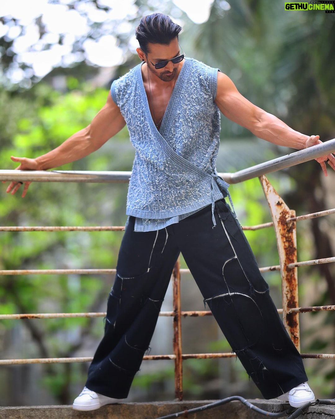 Harshvardhan Rane Instagram - Thank you @tseriesfilms for all the push with promotions ♥️ Now the film will be with the ticket buying audience in a theatre after 2 days! Jacket - @houseofdk Jeans - @siddhantagrawallabel Rings - @ishhaara @ascend.rohank & @thebrocode.in Ear studs - @inoxjewelryin Styled by - @gopikagulwadi Styled with - @priyankaa.a_91 HmU @juveria_k