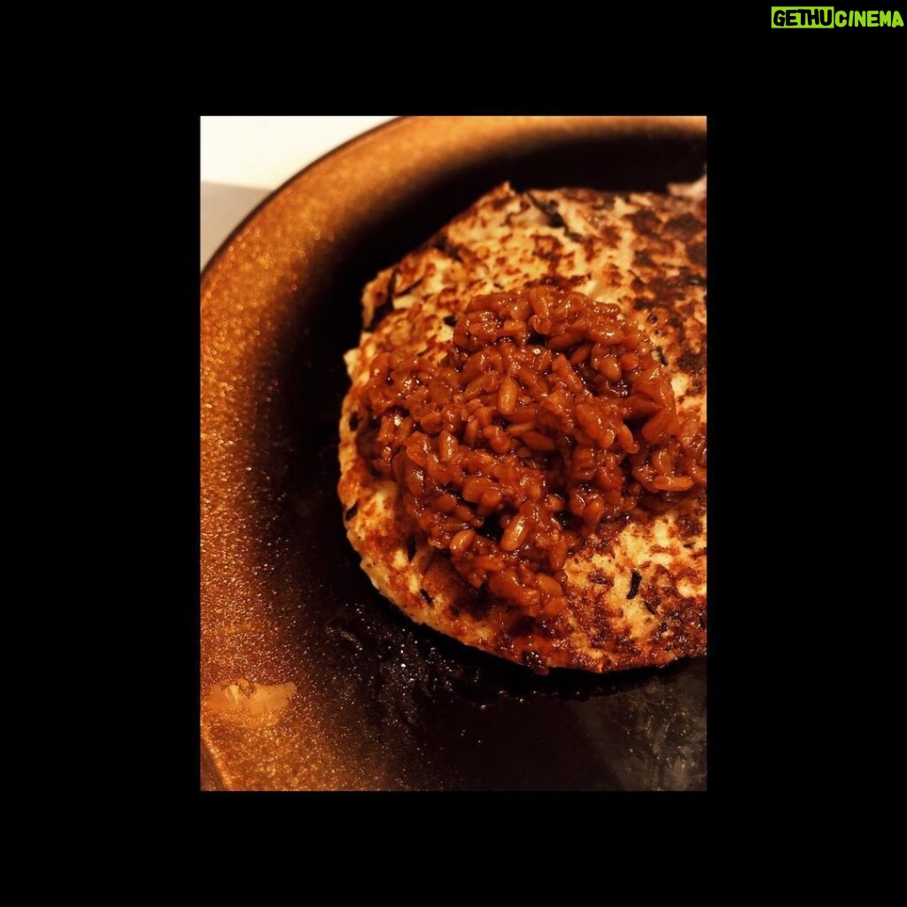 Haruma Miura Instagram - 森矢カンナさん @kanna_moriya から頼まれたこのバトン 健康志向のこの2人に渡します。 【他は思いつかなかった。汗】 @mutsuki3110 @ruiebata 初めてやってみましたが勉強になりました。 私のメニューは、ひじき豆腐のハンバーグに醤油麹を添えて。　　最近作り始めた醤油麹はどんな料理も引き立ててくれる！作る事に挑戦して良かった調味料！✌️ このバトンの経緯を添付しておきます↓ 現在、猛威を奮っているコロナウイルスは人類にとってとても緊急性の高い問題である一方、気候変動も長期的に見た時に非常に緊急性の高い問題です。 こんな時にこそ、みんなで気軽に取り組めるハッピーなチャレンジに参加しよう！ 実は… お肉を食べるのを減らすことで、気候変動へのインパクトをグッと減らせることを知ってた? 週に1日 #ベジる だけで1年間で、 ・CO2を110キロもダイエットできる！ ・約133㎡の森林を守れる！ ・107人分の飲料水を節約できる！ ・約60匹の動物の命を守れる！ 北極・南極での気温上昇、アマゾンやオーストラリアの森林火災、畜産由来の感染症の発生… お肉を食べる量を週に一度減らすだけでも、これらの問題解決へのアクションにつながります！1日ベジの食事にトライしてみよう！（月曜日じゃなくても大丈夫👌） 簡単3つのステップで参加： 1. １日ベジにトライ！ベジ料理を作って食べてみよう！ 2. 食べた料理の写真を撮り、ハッシュタグ #ベジる #Dear地球好きな君へ　#1Dayベジるチャレンジ #PlantFoward をつけてSNSへ投稿！ 3. 地球好きな3人の友達をタグ付け、このメッセージをコピーして、このチャレンジリレーに参加するよう招待してください！ #GreenMonday #ベジる #PlantFoward #EarthDay2020 #アースデイ50周年 #おうちにいよう #おうち時間 #おうちごはん