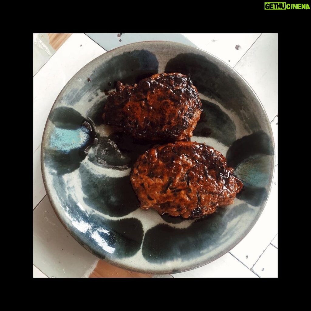 Haruma Miura Instagram - ＊ひじき煮のつくねハンバーグ ———————————————————————— 残ったひじき煮をリメイクしました 最近ひじき煮ばっか作って… どんどんひじき煮に入れる具材が賑やかに、騒がしいことになってます💥