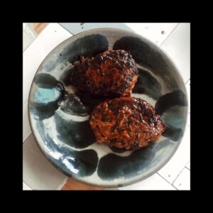 Haruma Miura Instagram - ＊ひじき煮のつくねハンバーグ
————————————————————————
残ったひじき煮をリメイクしました
最近ひじき煮ばっか作って…
どんどんひじき煮に入れる具材が賑やかに、騒がしいことになってます💥
