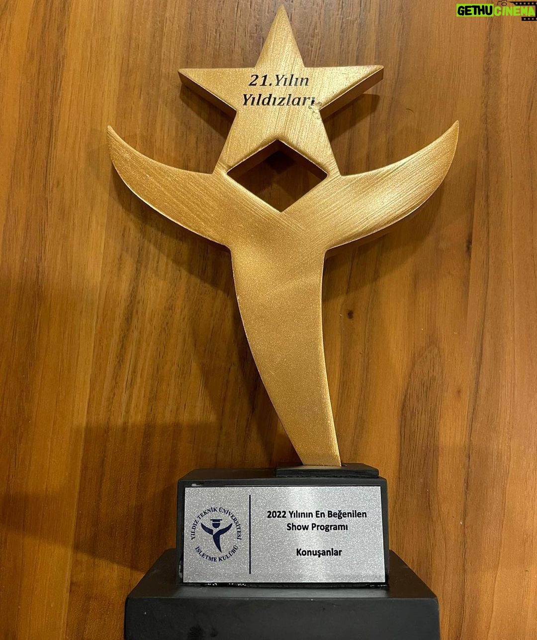 Hasan Can Kaya Instagram - Yıldız Teknik Üniversitesi öğrencilerine çok teşekkür ederim ❤️ @yildizedu @yildizik @konusanlar.resmi