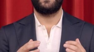 Hasan Can Kaya Instagram - Bu ödülü üst üste 3. kez bana layık gördüğünüz için çok teşekkür ediyorum. 
SİZİ ÇOK SEVİYORUM ❤️‍🔥 #pantenealtınkelebeködülleri