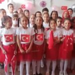 Hasan Can Kaya Instagram - Atatürk’ün tüm dünya çocuklarına armağan ettiği 23 Nisan Ulusal Egemenlik ve Çocuk Bayramımız kutlu olsun. Bitlis Ahlat Fatih İlkokulu’ndaki tüm kardeşlerimi gözlerinden öpüyorum. 😘❤️