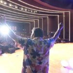 Hasan Can Kaya Instagram - Yine efsane bir akşam oldu…Son 10 günde 8 oyun, binlerce seyirci, yoldaş, arkadaş.. Teşekkürler Eskişehir.. Yarın (16 Aralık) doğum günüm ve kutlama yerine yine sahnede olacağım.. Yani en mutlu olduğum yerde.. İyi ki doğmuşum :) İyi ki mizahçı olmuşum.. İyi ki gülmüşüz, gülen milyonlara dönüşmüşüz.. Sizi çok seviyorum❤️ Eskisehir, Turkey