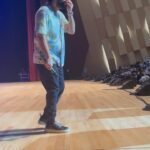 Hasan Can Kaya Instagram - Yalnız iyi güldük :) 24 saatte biletleri tüketen Denizli halkına sonsuz teşekkürler ❤️ Nihat Zeybekçi Kongre ve Kültür Merkezi