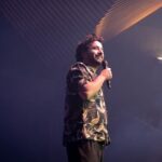 Hasan Can Kaya Instagram - Stand Up Party ile Avrupa Turnemizin ilk ayağını Berlin’deki muhteşem final ile sonlandırdık 🔥🔥 Bu vesileyle dün Berlin Tempodrom’u dolduran binlerce kişi başta olmak üzere, herkesin Dünya Tiyatrolar Günü’nü kutlarım❤️ Avrupa’daki izleyicilerimizle Mayıs’ta ikinci Avrupa turnesinde tekrar görüşeceğiz ama ondan önce biletleri çıktığı gibi tükenen 28/29/30 Mart Bostancı Gösteri Merkezi Gösterilerinde ve Konuşanlar çekimlerinde bir araya geleceğiz. Sizi çok seviyorum..❤️❤️