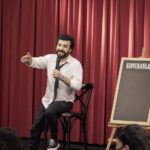 Hasan Can Kaya Instagram - Ciğerim @canercindoruk ‘un konuk olduğu muhteşem yeni bölümümüz CUMA SABAH 06.00’da yayında. Biz gülmekten yorulduk, siz de yorulun 😂😘 #konuşanlar #hasancankaya #exxen #canercindoruk @exxen @konusanlar.resmi