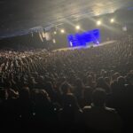 Hasan Can Kaya Instagram - Turne boyunca olduğu gibi bu akşam da Bostancı Gösteri Merkezini tıklım tıklım dolduran, birlikte deli gibi eğlendiğimiz, dünyanın en güzel seyircisi, arkadaş grubu sizi çok seviyorum..😘❤️