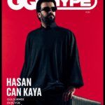 Hasan Can Kaya Instagram - “Çocukluğumdan beri filmciyim. Lisede setlerde çalışmaya başladım. Yıllar sonra senarist oldum. Sonra uzun yıllar senaristlikten geçimimi sağlayıp, eş zamanlı stand-up yapmaya başladım ve stand-up yıllar içinde gelişip çok iyi gidince, komedyenlik ana mesleğim oldu. Yani kameranın en arkasından başlayarak, sindire sindire en önüne geldim.” Hasan Can Kaya’nın “Genç bir insanın, takıntı derecesinde sevmesinin etkisiyle bir yola girmesi ve fonda değişen Türkiye’yi anlatıyor” diye tanımladığı filmi Çok Aşk 27 Ekim’de vizyonda, GQ HYPE röportajı GQ.COM.TR’de. Röportaj: @asliserefbosut Fotoğraf: @zobunus Yayınlar Direktörü: Özgür Atanur @ozguratanur Sanat Yönetmeni: Elif Alım @elifalm Fotoğraf Editörü: Müge Yorulmaz Güven @mugeyorulmazguven Fotoğraf ve Video: Emre Barut @zobunus Röportaj: Aslı Şeref Bosut @asliserefbosut Projeler Müdürü: Ruken Akbay Gürtaş @rukenakbay Proje Uzmanı: Neslişah Helvacı @neslisahhelvacii Prodüksiyon: Sena Yavuz @senayavuz__ Prodüksiyon Asistanı: İpek Demirci @ipekdemirci1 Fotoğraf ve Video Asistanları: Ahzab Günel @ahzabgunel Eren Çelik @erncelikkk Çağatay Çılgın @cagtyclgn Styling: Gözde Ekici @gozdeeekici Styling Asistanı: Damlasu tuğtekin @damlasutugtekin Hair Stylist: Doğukan Punar @dogukanpunar Make-up Artist : Burak Şener @buraksenerofficial