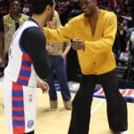 Hasan Minhaj Instagram - 0 points, ♾️ memories. thx for having me @nba 🙌🏾