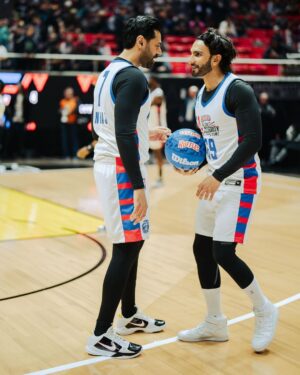 Hasan Minhaj Instagram - 0 points, ♾️ memories. thx for having me @nba 🙌🏾