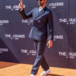 Hasan Minhaj Instagram – You run from it your entire life, but there’s always the exact moment where you become your Dad. This was it. When that pant cuff flared and went over my shoe, I became…Najme Minhaj. Nike World Head headquarters