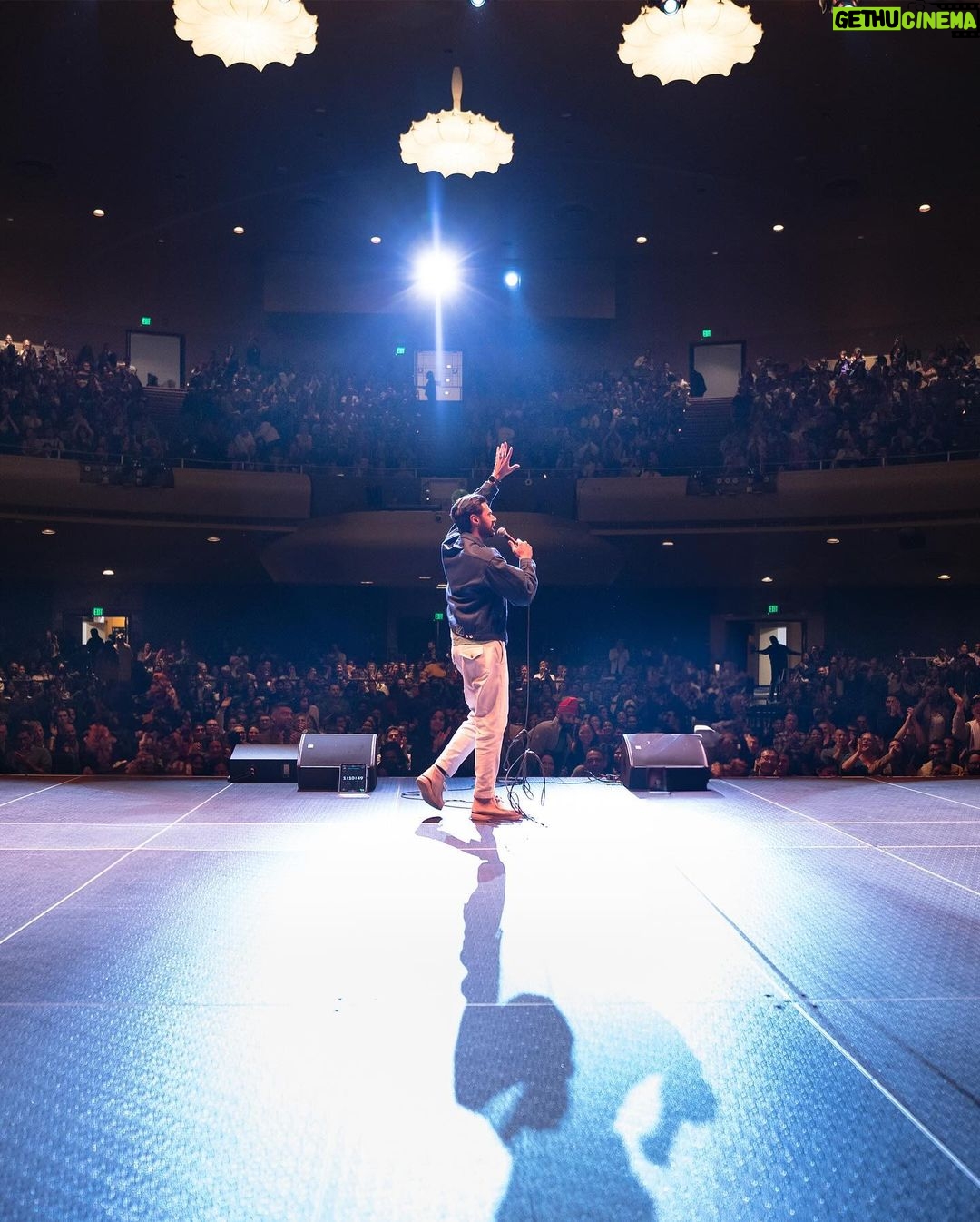 Hasan Minhaj Instagram - BAY AREA. Thank you for trekking from Fremont for 4 amazing shows at the @sfmasonic . Parking was mad expensive so I got you free chai from @kolkatachaico. We like free things. Today’s an important day in the bay. So even though I’m from Davis, I gotta say Go Niners 🏈 The Masonic