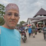 Hassan El Fad Instagram – يوجد بهذه الجزيرة كنز عظيم…. أهلها !
مسالمون، ودودون، بَواسِمٌ لُطفاء … يَلجون قلب الزائر دونما تكلّف أو عناء . تخال نفسك تعرفهم واحدا واحدا من زمان … Zanzibar